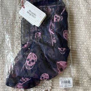 NWT Alexander McQueen skull scarf 104x120 navy pink